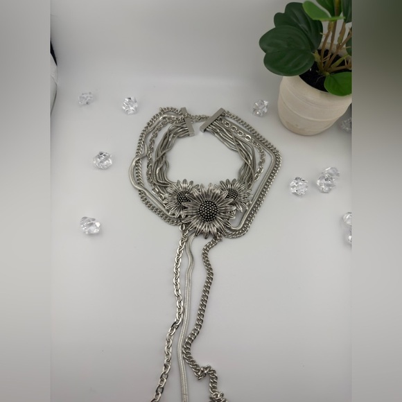 Vintage-Inspired Layered Sunflower Choker Necklace – Statement Piece - Picture 15 of 16